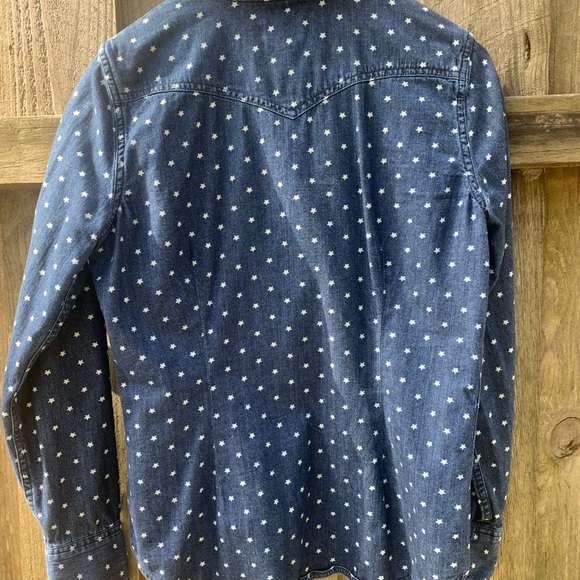 Levi’s Denim + Stars with Pearl Snap Button Down size Medium - Picture 5 of 6